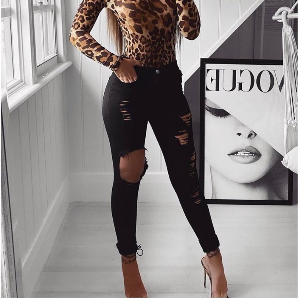 Fashion, nova high waisted Black Ripped Jeans